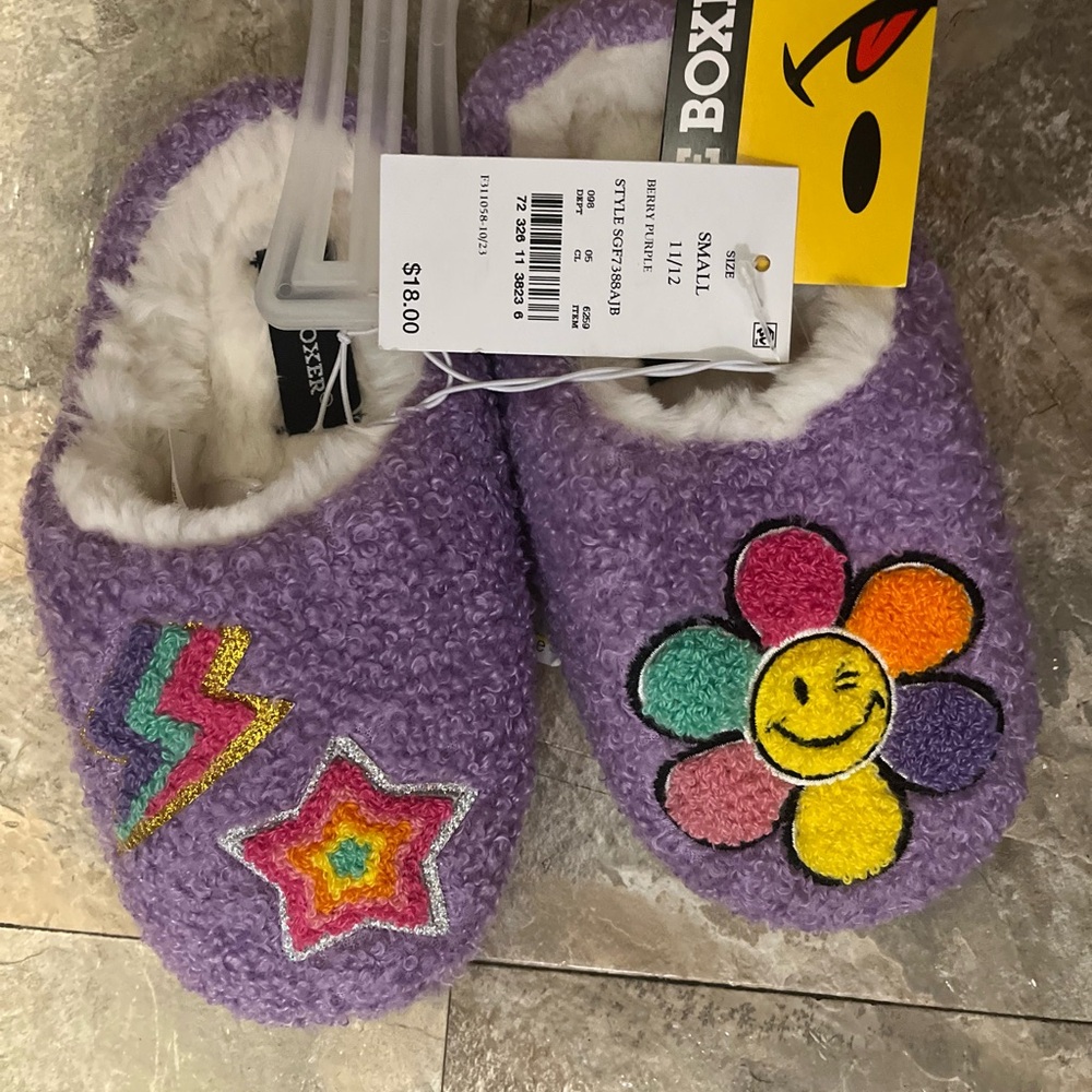 NWT Joe Boxer Girl’s size 2 / 3 fleece purple slippers smiley face